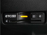 ◆ETC2.0装着◆進化したドライブ体験。料金収受システムだけだったETCが生まれ変わって、高速道路を賢く使うETC2.0に進化しました。多彩な情報サービスが便利で快適なドライブ体験を提供します。