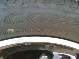 タイヤサイズは、165/55R15です。