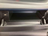 3.「認定中古車カルテ」は、走行距離や修復歴に加えてキズ・凹みの有無・状態や消耗品の交換、過去の整備状況がわかります。