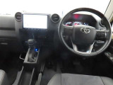 ぜひ展示車の運転席に座ってみてください。