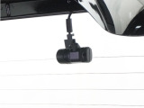 ◆リアにもドライブレコーダーを装備しております◆映像・音声などを記録する自動車用の装置です。もしもの事故の際の記録はもちろん、旅行の際の思い出としてドライブの映像を楽しむことができます。