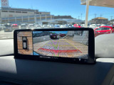 フロントカメラもございますので、狭い道でも安心して運転をしていただけます。