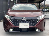 アダプティブハイビームアシスト装備。前方検知カメラで先行車や対向車のライト等を検知すると、ハイビームで走行していても自動でロービームに切り替わるので、ハイビーム走行頻度を高め、安全運転をサポート!