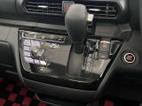 操作が簡単なシフトレバーですのでストレスなく運転が出来ますよ!