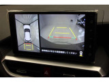 パノラミックビューモニター付きです。車両を上から見たような映像をディスプレイオーディオ画面に表示。運転席からの目視だけでは見にくい、車両周辺の状況をリアルタイムでしっかり確認できます。
