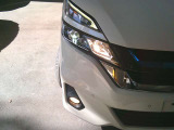 LEDヘッドライトが装備されております。
