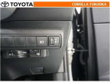 乗車人数や荷物の量などによる車の姿勢の変化に合わせて、ヘッドランプの光軸を調整することができます。