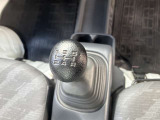 パートタイム4WD 高低二段切替式 (後輪駆動ベース) パワステ エアコン フロア5速MT 走行58592キロ 三方開 アッパーメンバーガード アングロポストプロテクター 荷台マット 中古スタッドレス