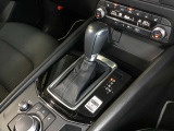 オートマのシフトレバーは操作しやすい位置にあります。