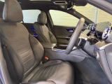 メルセデスのシートは、少し硬めに出来ておりますので、長時間の運転でも疲れにくく、安全にドライビングをお楽しみ頂けます