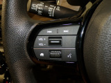 【ステアリングリモコン】ステアリングにオーディオ調節可能なスイッチが装備されていますので運転中でも視線をそらさずにオーディオの調節が可能です!