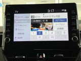 停車中にテレビ番組を視聴でき、画面からチャンネルや表示方法を選べます。待ち時間などに映像を楽しみたい場面で便利な装備です。運転中の視聴はお控えください。