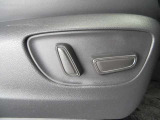 スイッチ操作でシートの前後スライドや座面の高さ、背もたれの傾きを調整できます♪細かい操作もスイッチ1つでかんたん便利!快適さを求める方におすすめの装備です♪