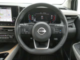 運転支援機能・プロパイロット搭載。 設定した速度で定速走行でき、先行車に自動で追従走行も可能です。さらにハンドル支援機能もあり、車線の中央を走るように制御してくれます。