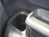 ◆ドリンクホルダー◆手の届きやすい場所にドリンクホルダーがあり、とても便利です。