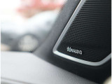 【DYNAUDIO】 デンマーク発のハイエンドスピーカー「ディナウディオ」を装備。ラゲッジルーム下部にはサブウーハーが収納されています。