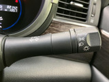レバーには各種表示がまとめられており、運転席から目に入りやすい配置です。表示を確認しながら扱えるため、乗り慣れていない方にも分かりやすい操作環境です。