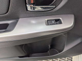 パワーウィンドウのスイッチですよ。運転席に居ながら窓を開け閉めのコントロールできます。