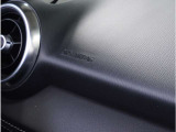 【助手席エアバッグ】助手席エアバッグはインストルメントパネルに格納されています。助手席に同乗者がいなくても運転席エアバッグと同時に膨らみます。