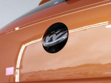 バックカメラ始動時にはVWのエンブレムが動いてカメラがボディの中心位置で映し出します。