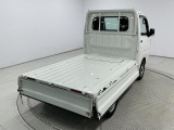 【3方開】荷台のゲートは3方向に。シーンに合わせ、効率よく荷物の積み下ろしが行えます♪