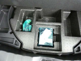 スペアタイヤレス車です。応急セットを搭載しております。