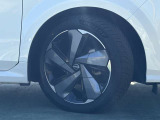 日産純正アルミホイール タイヤサイズは205/50R17です。