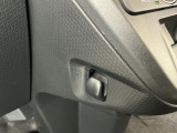 【フック】フックの用途は様々。手荷物のバッグや買い物袋、ビニール袋をぶら下げてゴミ箱にしても良いですね♪