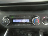 オートエアコン機能で、車内を自動的に、設定した温度に保ってくれます。