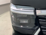 LEDヘッドライトは、点灯の瞬間から最大光量を発揮し、突然暗くなるトンネルなどでの安定感を高めます。