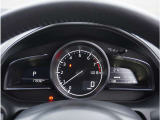 【明るく見やすいメーター】視認性が良く明るく見やすいメーター。運転者にとって見やすいメーターは運転していても疲れないですよね。