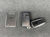 キーを取り出さずにドアを施錠&解錠。クルマの始動も可能です。