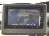 バックモニター付きで、車庫入れやバック時の後方確認をしっかりサポート。モニターに映し出される映像で死角も確認しやすく、狭い場所での駐車や後退時の操作をより安心して行えます。