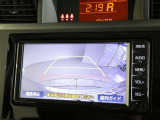 車庫入れや駐車で威力を発揮するのがバックモニター!ナビディスプレイに後ろの様子が映し出されるから安心です。
