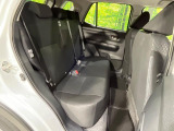広々とした2列目シートは居住性が高く、居心地も快適!友達や家族とのお出かけにぴったりです。ベビーシートやチャイルドシート使用時も快適にお過ごしいただける十分な空間を確保しています。