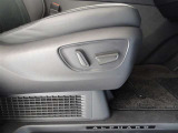 パワーシート搭載。微妙な調整が手軽にでき、ピッタリのポジションで運転することが可能です。