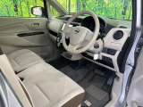 運転席シート廻りは使用感も少なく、良好な状態となっています。丁寧に使われていたことがよくわかりますね。