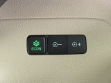 【eコンスイッチ】低燃費運転をサポートするECONモード。スイッチをONすると、エンジンやトランスミッション、A/Cなどを協調制御し、燃費の向上に貢献。エコドライブの効果を高めます。