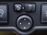 【電動格納ドアミラー】狭い駐車場で便利な電動格納ドアミラーが付いています。