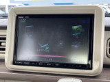 TVを含む複数のメディア項目が画面に並び、使いたい音源や映像の種類を選びやすい構成です。停車中にはテレビ番組の視聴もでき、休憩時間など車内で過ごすひとときに活用できます。