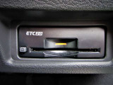 スッキリと収まったETC2.0ユニット。 やはり便利さからマストアイテムになってきましたね。