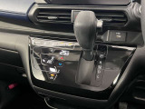 操作が簡単なシフトレバーですのでストレスなく運転が出来ますよ!