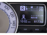 コーナーセンサー付いてます!バンパーに取り付けられた4個の超音波センサーで、障害物を、音とメーター内モニターで知らせてくれます♪