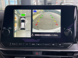 『アラウンドビューモニター』は、空から見下ろすような視点で、スムースな駐車と安全確認をサポートします。