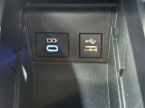 充電用USB端子付き。スマートフォンなどの充電に便利です。