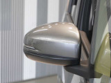 ◆ドアミラーウインカー◆ドアミラーにウインカーを装備しています。対向車に自身の進行方向を合図し安全に運転できます。