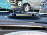 カラーヘッドアップディスプレイ付き。少ない視線移動で情報を確認できるので、運転の疲労軽減に繋がりますよ♪
