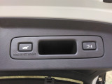 Hondaスマートキーを持っていれば、ハンズフリーでテールゲートの開閉が可能です。予約クローズ機能を使えば、ボタンを押して立ち去るだけで閉扉できます。