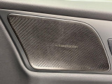【harman kardon】ハーマンカードンのHi-Fiスペシャリストと共に、モデル別に開発・設計された専用チューニングが臨場感溢れる音響空間を実現しています。
