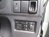4WD/5速MT/ナビ/TV/バックカメラ/Bluetooth/電動格納ドアミラー/アルミホイール/シートヒーター/キーレス/エアコン/パワーウィンドウ/フロアマット/ドアバイザー